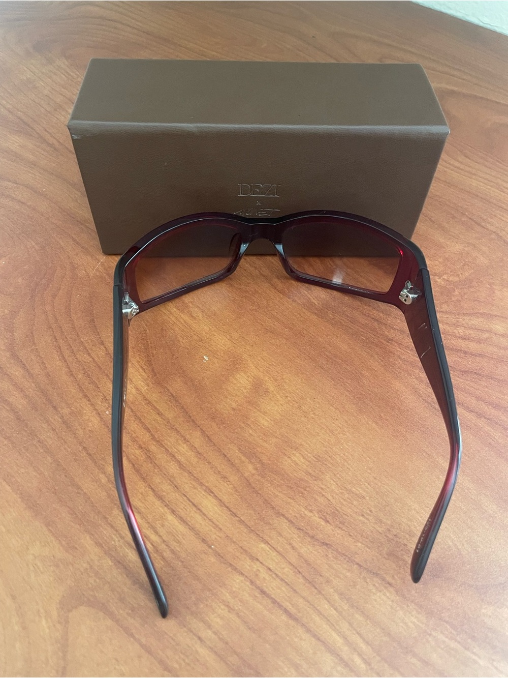 DEZI x Monet Women's Montay Sunglasses - Deep Red Gradient - Picture 2 of 3